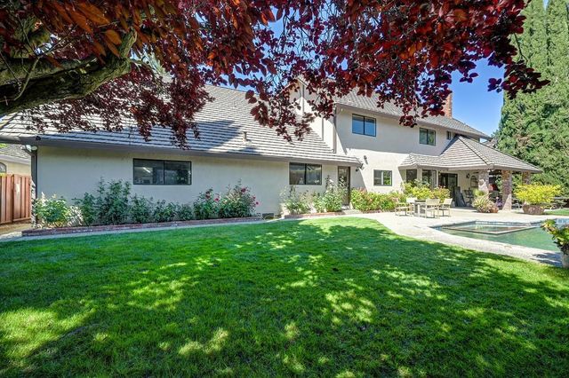 898 Lake Front Dr, Sacramento, CA 95831