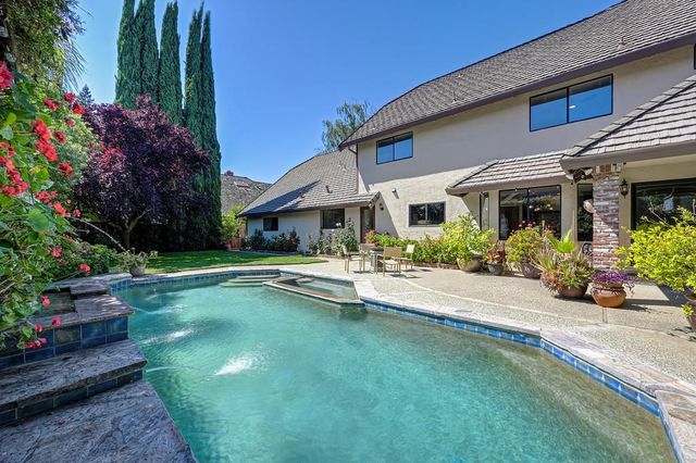 898 Lake Front Dr, Sacramento, CA 95831