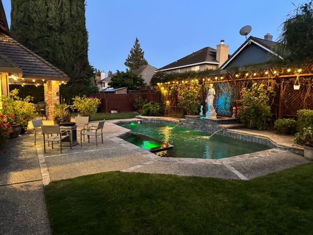 898 Lake Front Dr, Sacramento, CA 95831