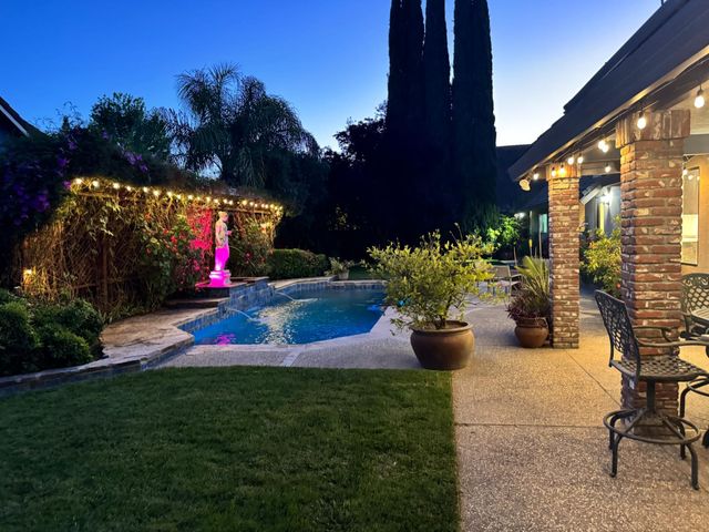 898 Lake Front Dr, Sacramento, CA 95831