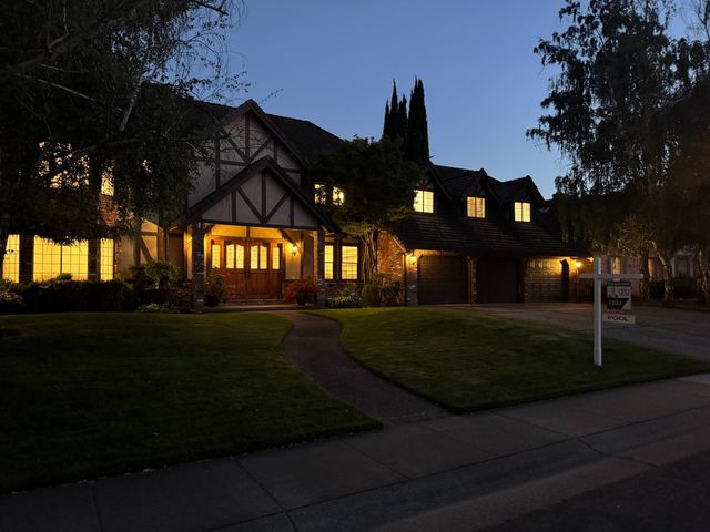 898 Lake Front Dr, Sacramento, CA 95831