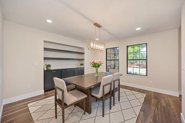 898 Lake Front Dr, Sacramento, CA 95831