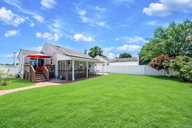 135 Clayton Street, Central Islip, NY 11722