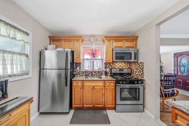 135 Clayton Street, Central Islip, NY 11722