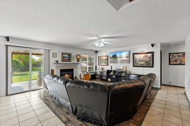 984 Tannehill Dr, Manteca, CA 95337