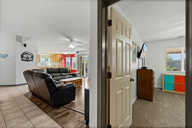 984 Tannehill Dr, Manteca, CA 95337
