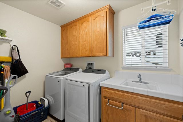 984 Tannehill Dr, Manteca, CA 95337
