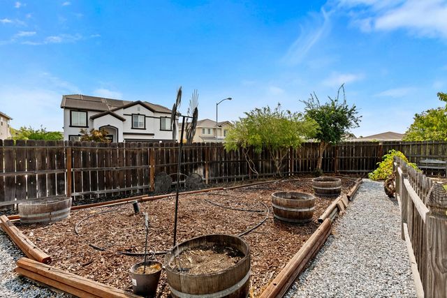 984 Tannehill Dr, Manteca, CA 95337