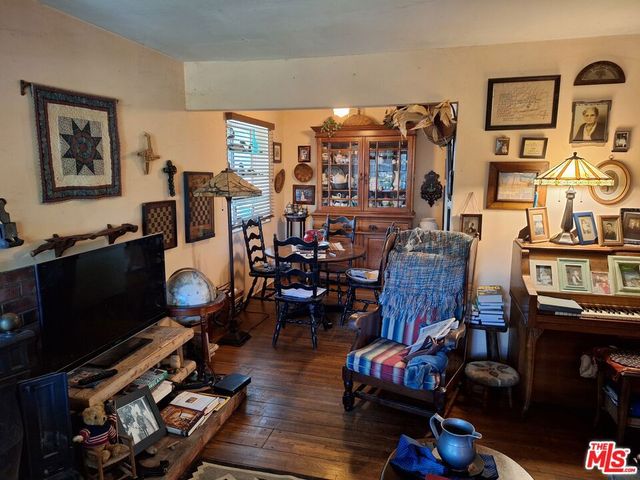 10866 Kingsland Street, Los Angeles, CA 90034