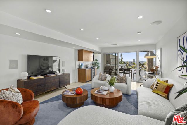 3851 Beverly Ridge Drive, Sherman Oaks, CA 91423