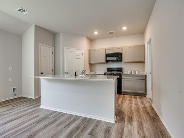 1750 SE 20th Street, Newcastle, OK 73065