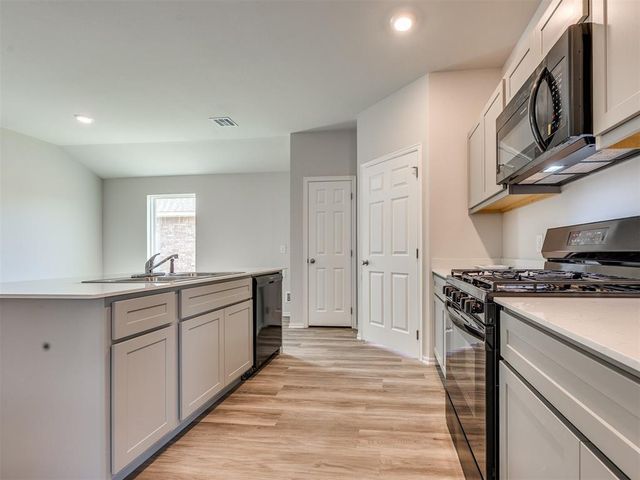 1750 SE 20th Street, Newcastle, OK 73065