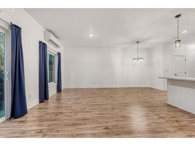 6445 Se 143RD Ct, Portland, OR 97236