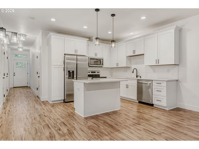 6445 Se 143RD Ct, Portland, OR 97236