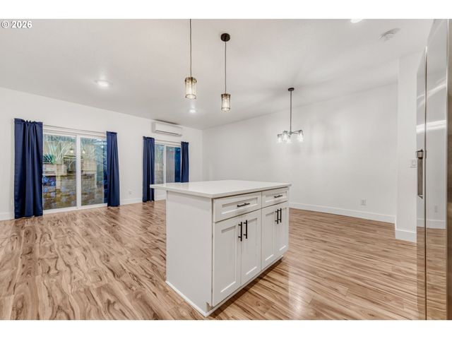 6445 Se 143RD Ct, Portland, OR 97236