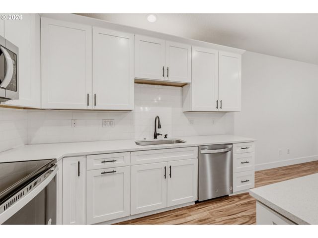 6445 Se 143RD Ct, Portland, OR 97236