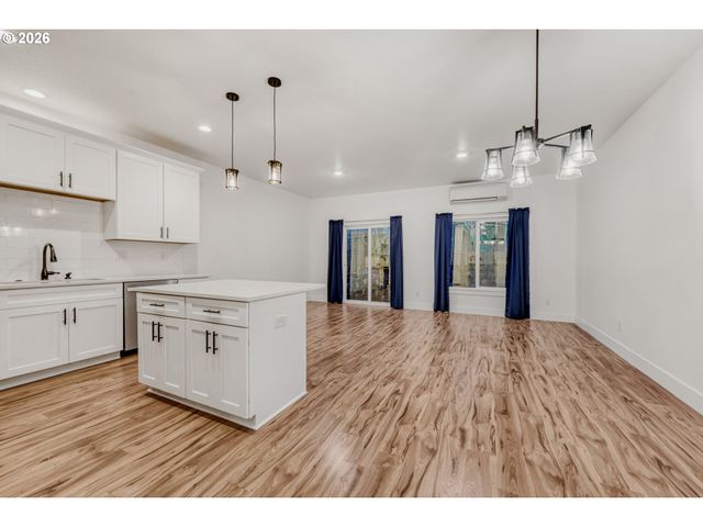 6445 Se 143RD Ct, Portland, OR 97236