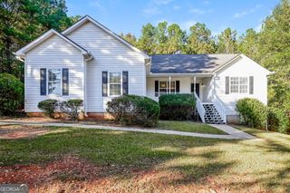725 Grove Pointe Circle, Locust Grove, GA 30248