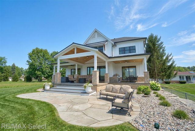 2208 Grove Park Road, Fenton Charter Township, MI 48430