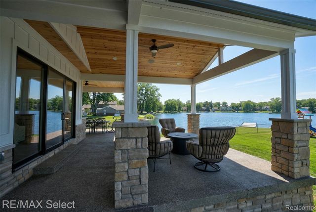 2208 Grove Park Road, Fenton Charter Township, MI 48430