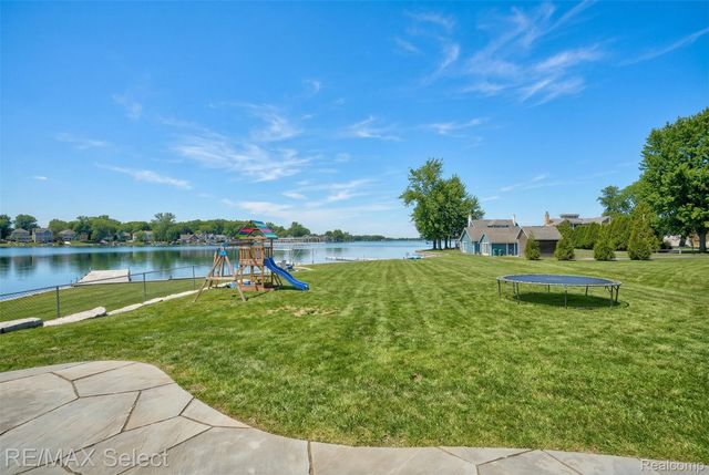 2208 Grove Park Road, Fenton Charter Township, MI 48430