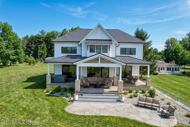 2208 Grove Park Road, Fenton Charter Township, MI 48430