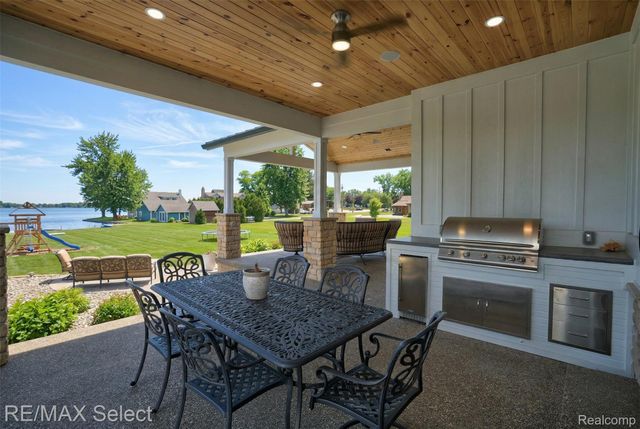 2208 Grove Park Road, Fenton Charter Township, MI 48430