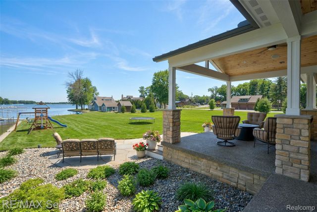 2208 Grove Park Road, Fenton Charter Township, MI 48430