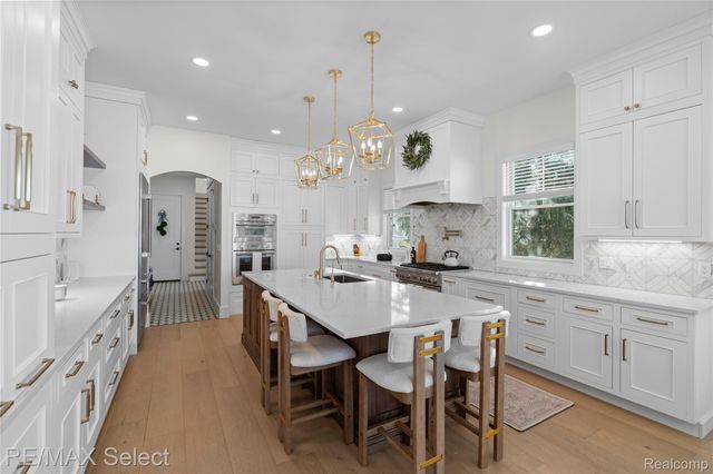 2208 Grove Park Road, Fenton Charter Township, MI 48430