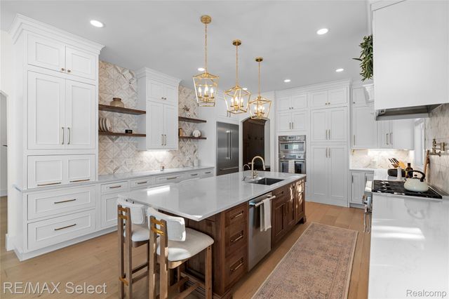 2208 Grove Park Road, Fenton Charter Township, MI 48430