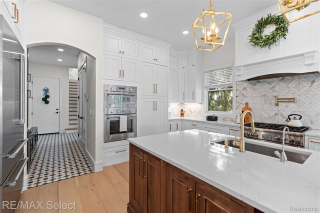 2208 Grove Park Road, Fenton Charter Township, MI 48430