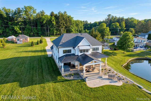 2208 Grove Park Road, Fenton Charter Township, MI 48430