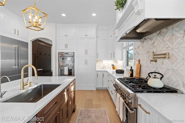 2208 Grove Park Road, Fenton Charter Township, MI 48430