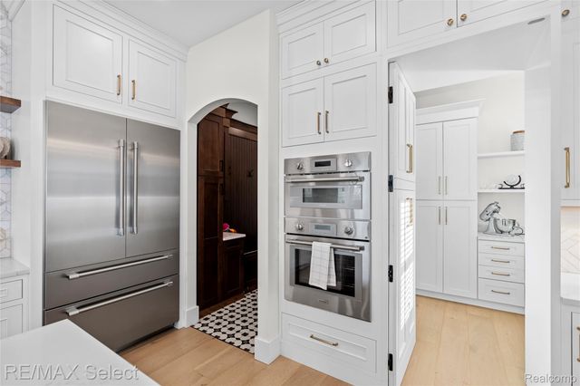 2208 Grove Park Road, Fenton Charter Township, MI 48430