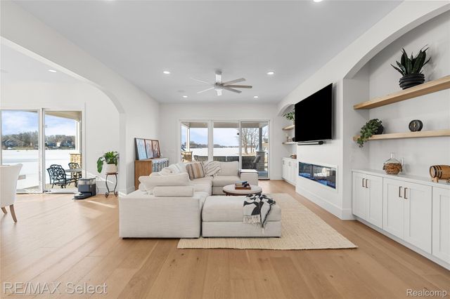 2208 Grove Park Road, Fenton Charter Township, MI 48430