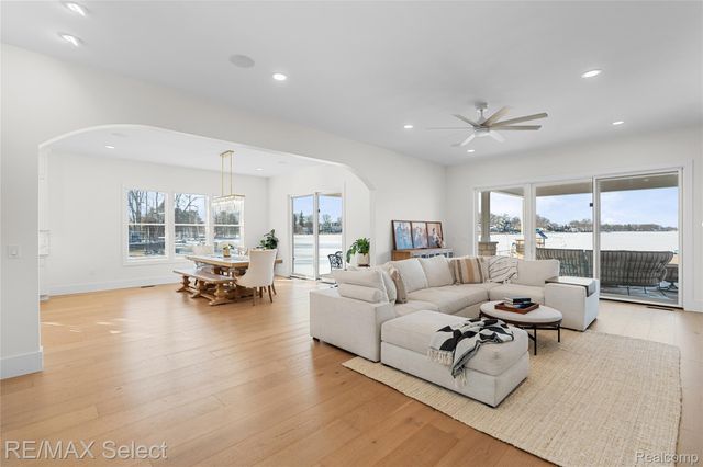 2208 Grove Park Road, Fenton Charter Township, MI 48430