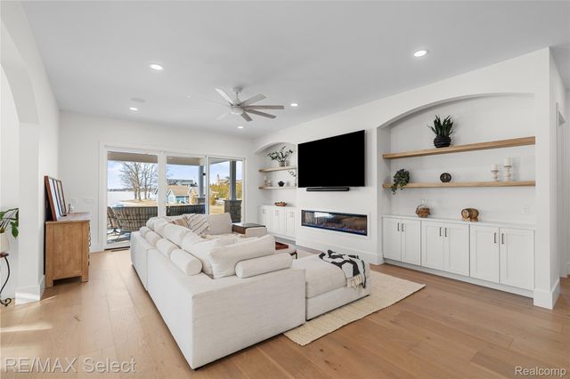 2208 Grove Park Road, Fenton Charter Township, MI 48430