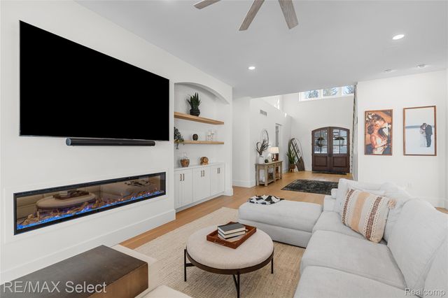 2208 Grove Park Road, Fenton Charter Township, MI 48430