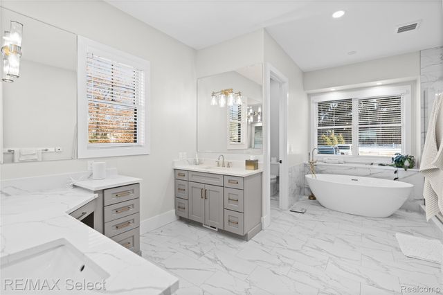 2208 Grove Park Road, Fenton Charter Township, MI 48430