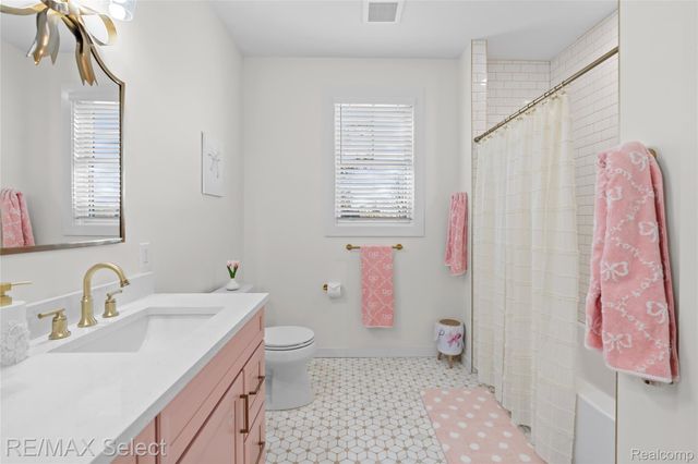 2208 Grove Park Road, Fenton Charter Township, MI 48430