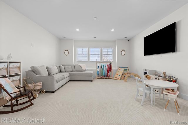 2208 Grove Park Road, Fenton Charter Township, MI 48430