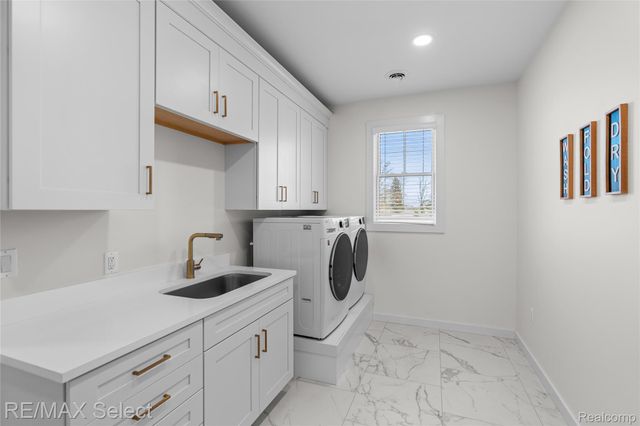 2208 Grove Park Road, Fenton Charter Township, MI 48430