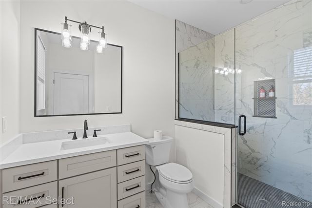 2208 Grove Park Road, Fenton Charter Township, MI 48430