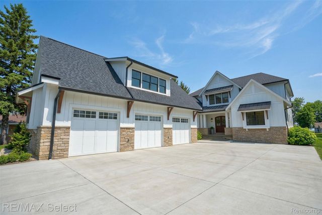 2208 Grove Park Road, Fenton Charter Township, MI 48430