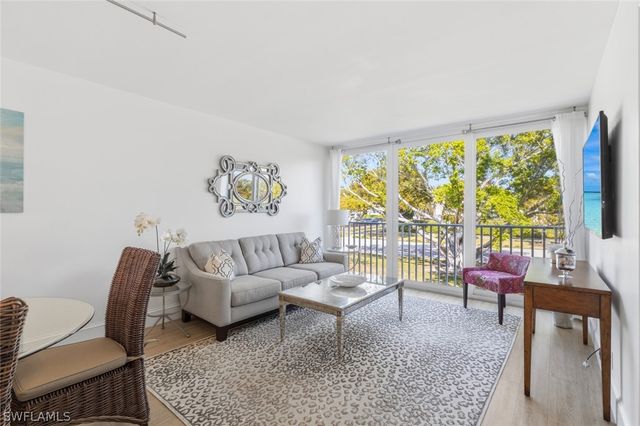 416 Broad AVE S H416, Naples, FL 34102