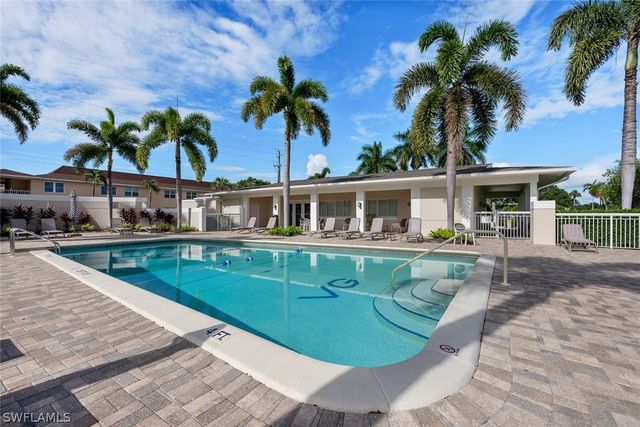 416 Broad AVE S H416, Naples, FL 34102