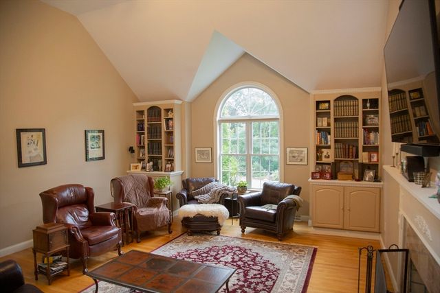 1941 Washington St, Canton, MA 02021