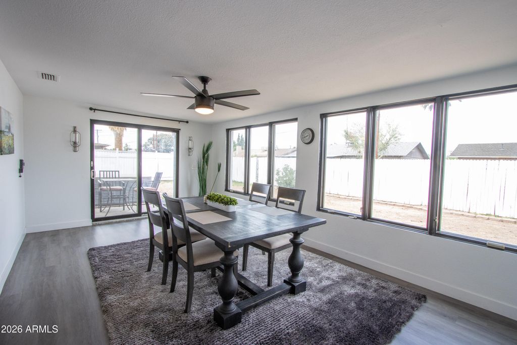 Image 16 of property listing at 122 E DEL RIO Drive, Tempe, AZ 85282