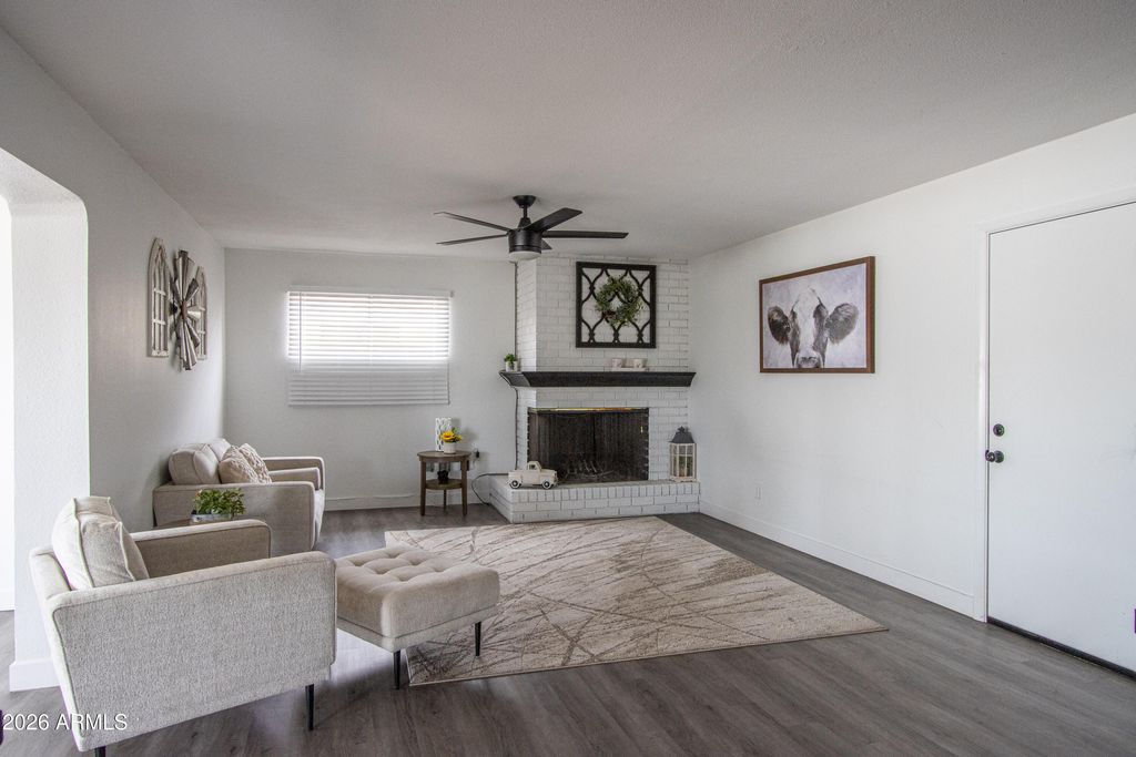Image 17 of property listing at 122 E DEL RIO Drive, Tempe, AZ 85282