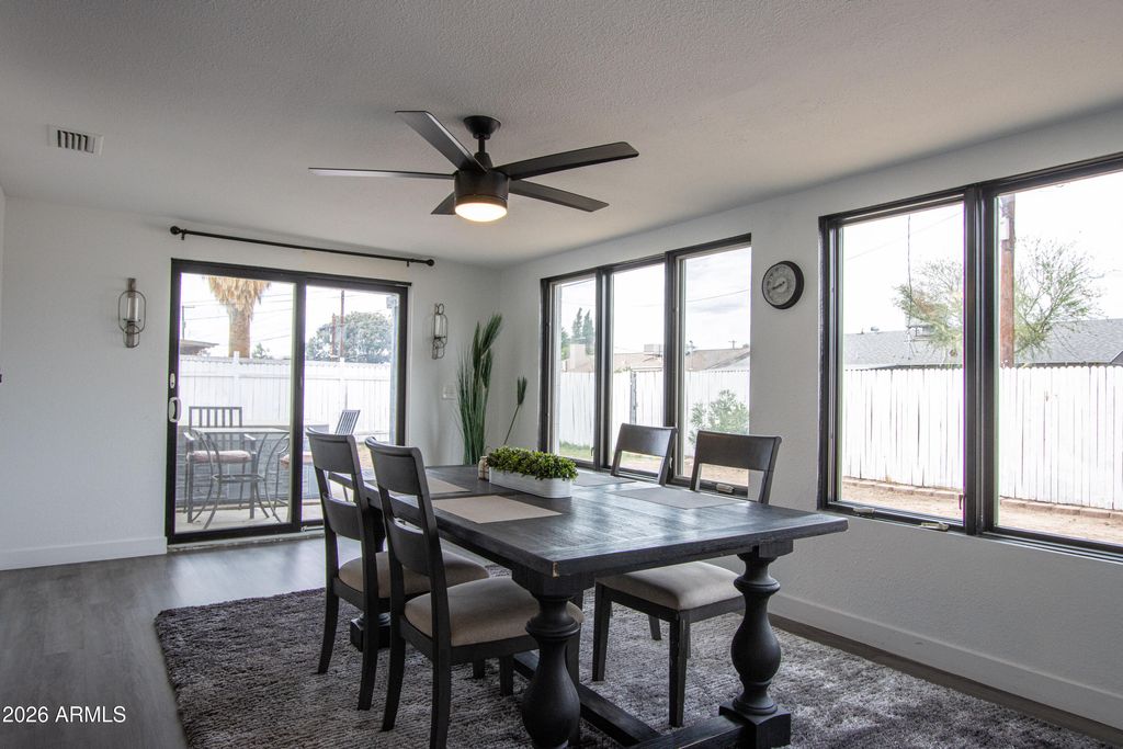 Image 19 of property listing at 122 E DEL RIO Drive, Tempe, AZ 85282